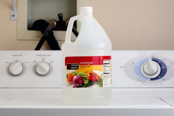 Add White Vinegar To Your Laundry For These Unexpected Benefits (I