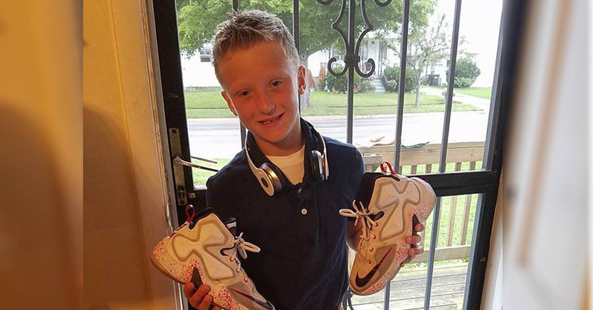Kind Child Sees Soles Falling Off Of Classmate's Old Shoes So He Gave ...