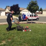 A 90-Yr-Old Man Passed Out While Mowing, And After Taking Care Of Him, Kind EMT Finishes The Rest Of His Lawn 1