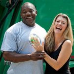 Kind City Worker Goes Through Mountain Of Trash To Find And Return Lady’s Accidentally Thrown Out Wedding Ring 1