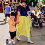 Kind Snow White Noticed Nonverbal Boy With Autism Crying; Gave Him A Hug And Walked With Him Around Epcot 4